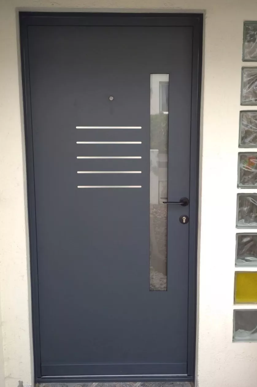 Porte d'entrée Monalu modèle Pinta grise anthracite à Plaintel