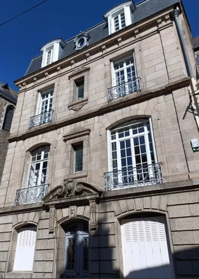 Fenêtres cintrées bois blanc avec croisillons à Saint Brieuc – OuvertureS